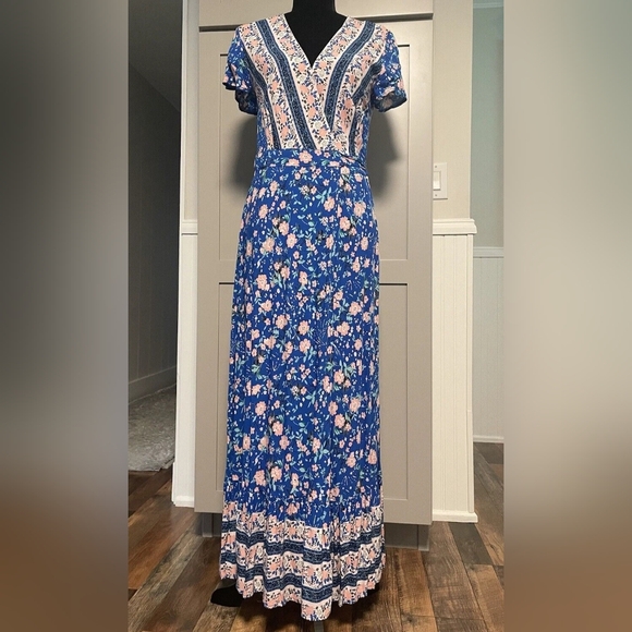 Dresses & Skirts - Floral Blue Maxi Dress